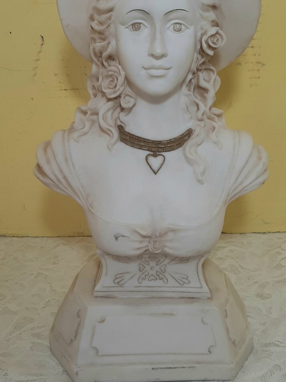 Victorian/Shabby Chic female bust. Beautiful condition and lots of detail.